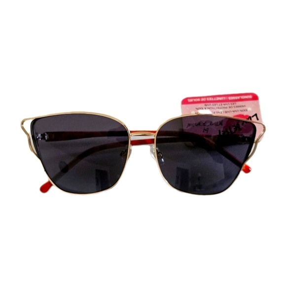Luv Betsey Johnson Cat Eye Butterfly Wing  Sunglasses Gold Frame  LUV 23 221 GLD - Picture 1 of 4
